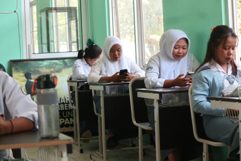 Technology Transforming Education Modern Classrooms Around the World